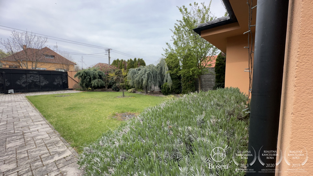 BOSEN | Nadštandardný 4-izbový rodinný dom s vedľajšou budovou v obci Trstice