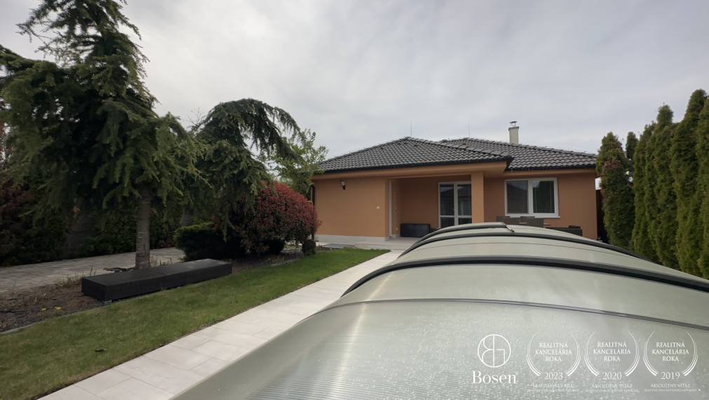BOSEN | Nadštandardný 4-izbový rodinný dom s vedľajšou budovou v obci Trstice