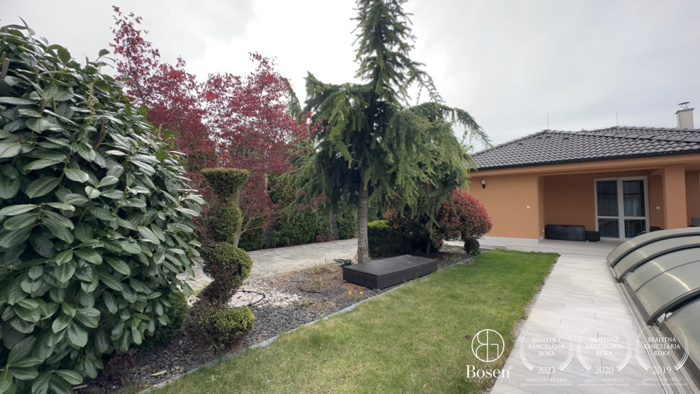 BOSEN | Nadštandardný 4-izbový rodinný dom s vedľajšou budovou v obci Trstice