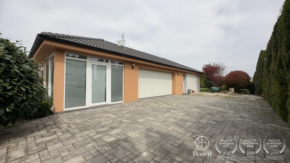 BOSEN | Nadštandardný 4-izbový rodinný dom s vedľajšou budovou v obci Trstice