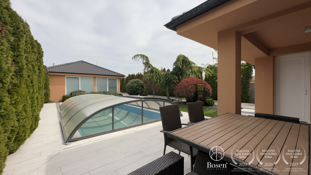 BOSEN | Nadštandardný 4-izbový rodinný dom s vedľajšou budovou v obci Trstice