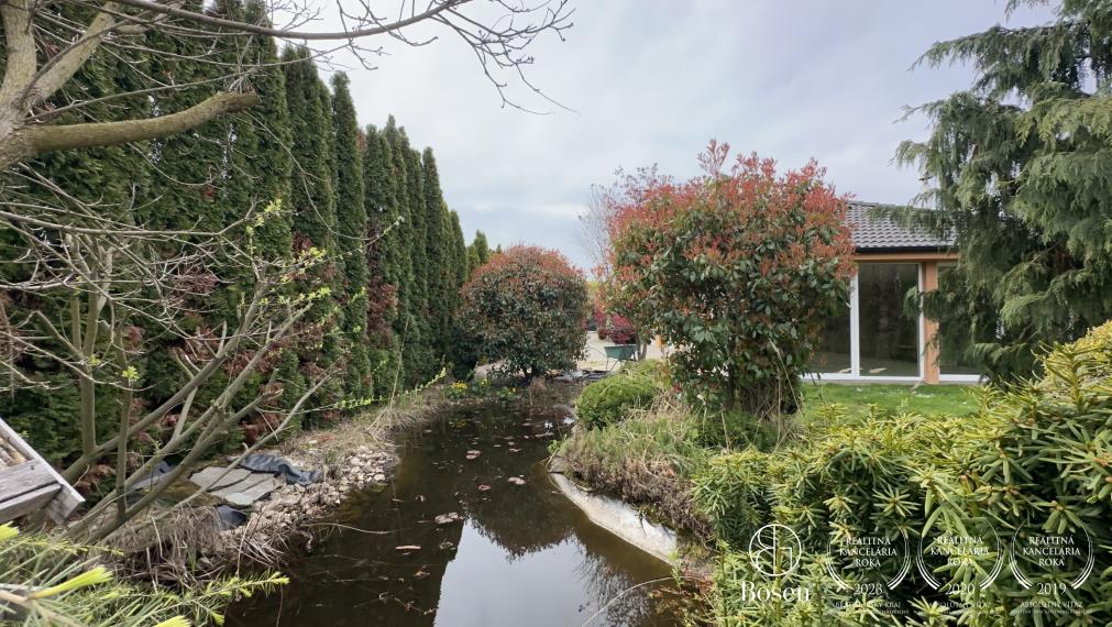 BOSEN | Nadštandardný 4-izbový rodinný dom s vedľajšou budovou v obci Trstice