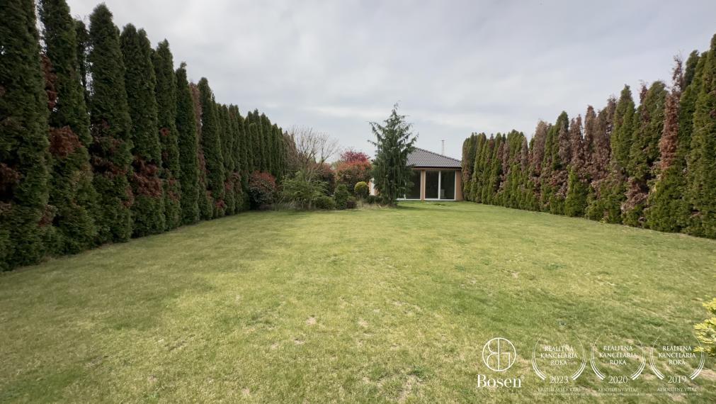 BOSEN | Nadštandardný 4-izbový rodinný dom s vedľajšou budovou v obci Trstice