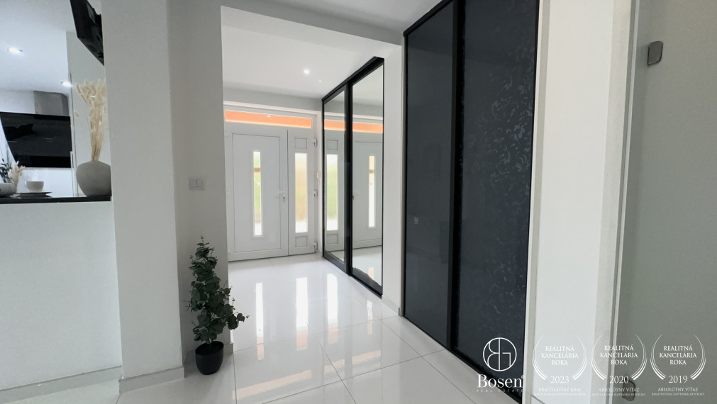 BOSEN | Nadštandardný 4-izbový rodinný dom s vedľajšou budovou v obci Trstice