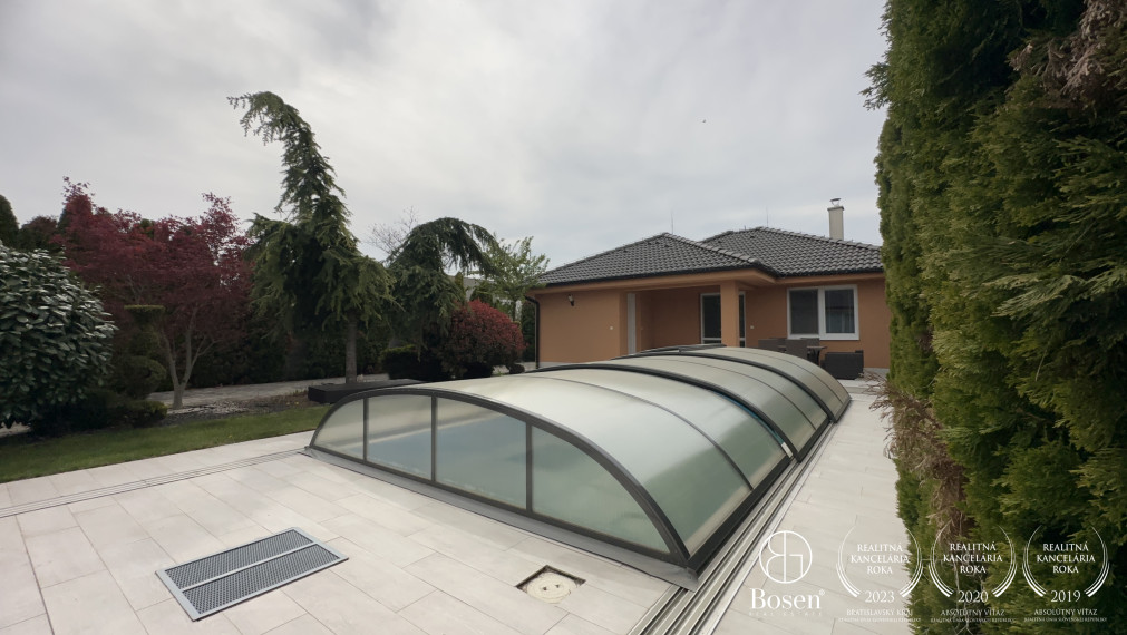 BOSEN | Nadštandardný 4-izbový rodinný dom s vedľajšou budovou v obci Trstice