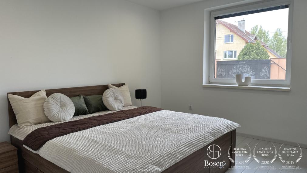 BOSEN | Nadštandardný 4-izbový rodinný dom s vedľajšou budovou v obci Trstice