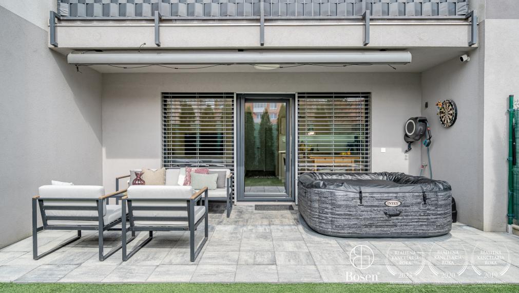 BOSEN| zariadený 3 izbový byt s predzáhradkou, novostavba Rohožník