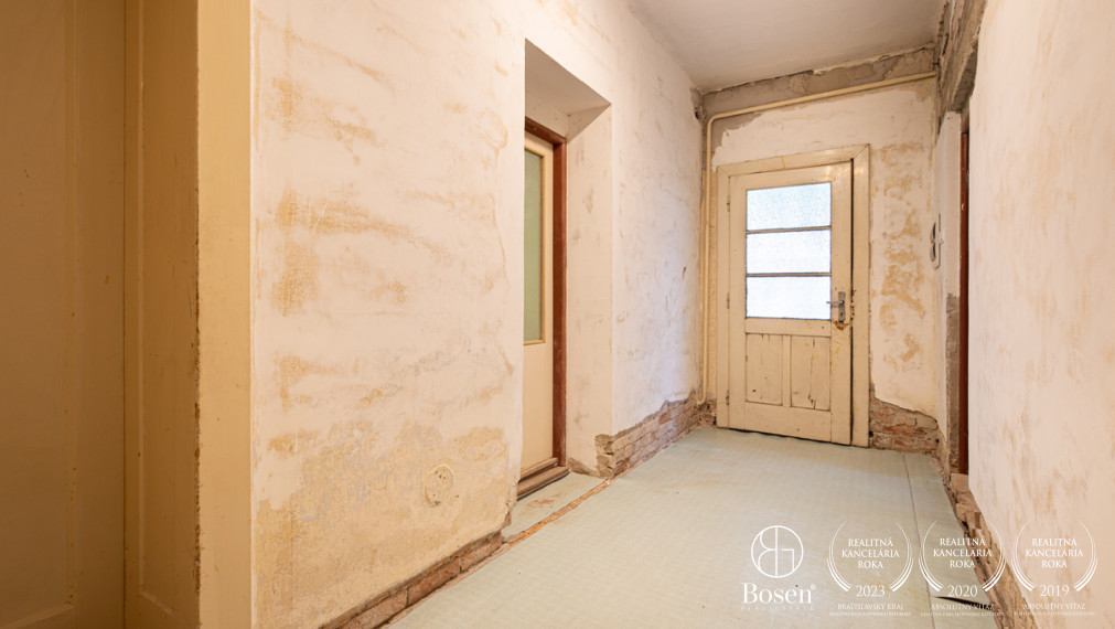 BOSEN | PREDAJ 4 izb. rodinný dom, pôvodný stav, Dolné Saliby