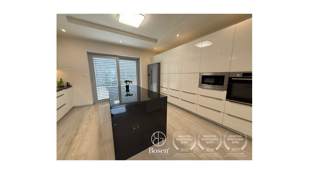 Prenájom nadštandardného 5-izbového rodinného domu s bazénom