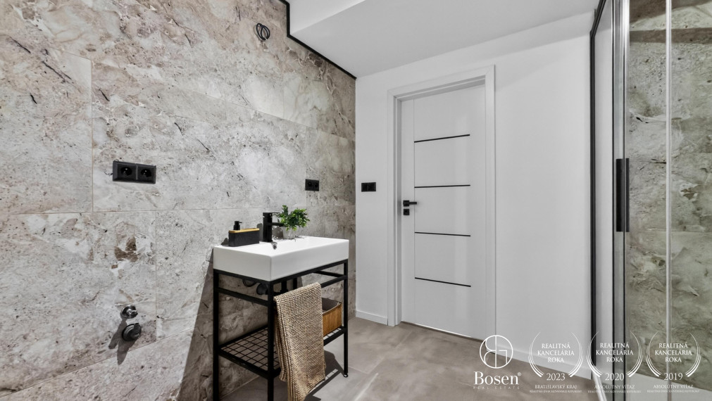 BOSEN | Moderný 3 izbový byt s 2x balkónom, 82m2