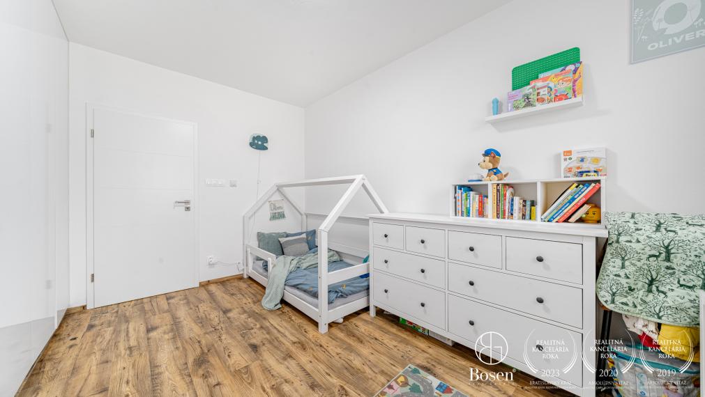 BOSEN| zariadený 3 izbový byt s predzáhradkou, novostavba Rohožník