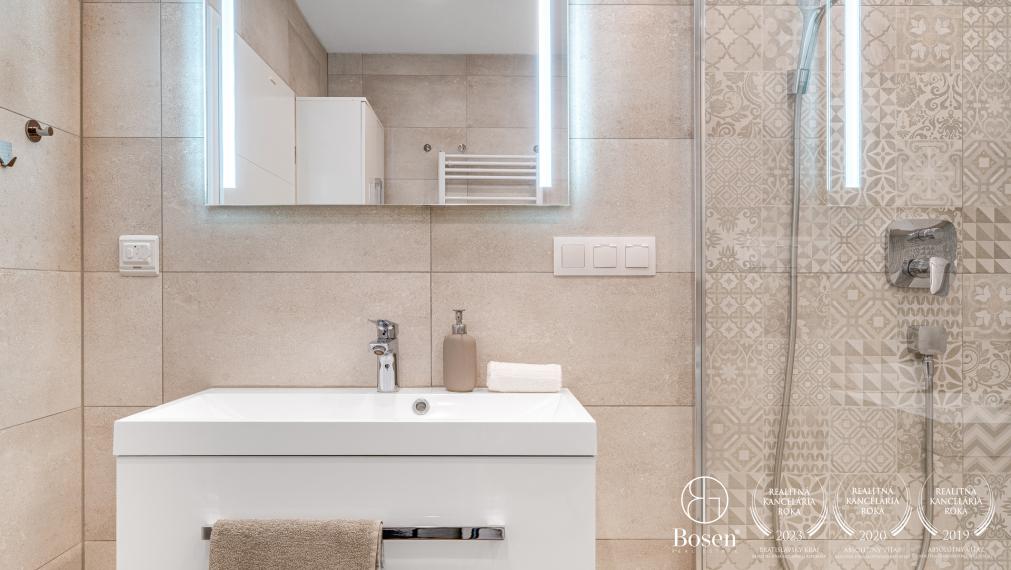 BOSEN| zariadený 3 izbový byt s predzáhradkou, novostavba Rohožník