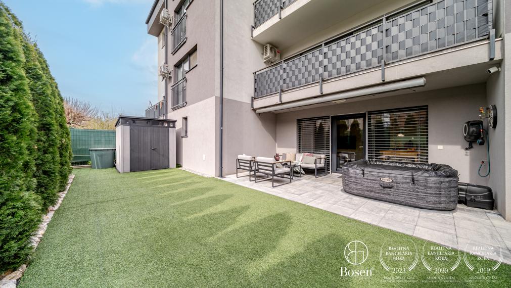 BOSEN| zariadený 3 izbový byt s predzáhradkou, novostavba Rohožník