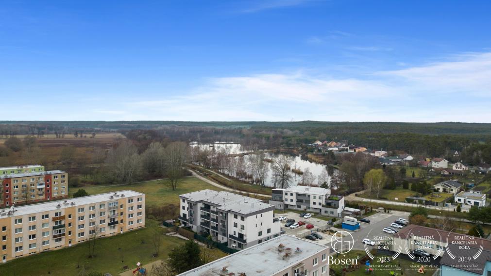 BOSEN| zariadený 3 izbový byt s predzáhradkou, novostavba Rohožník