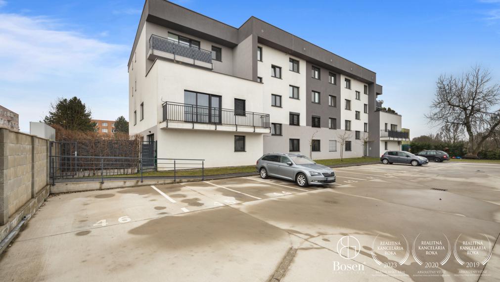 BOSEN| zariadený 3 izbový byt s predzáhradkou, novostavba Rohožník