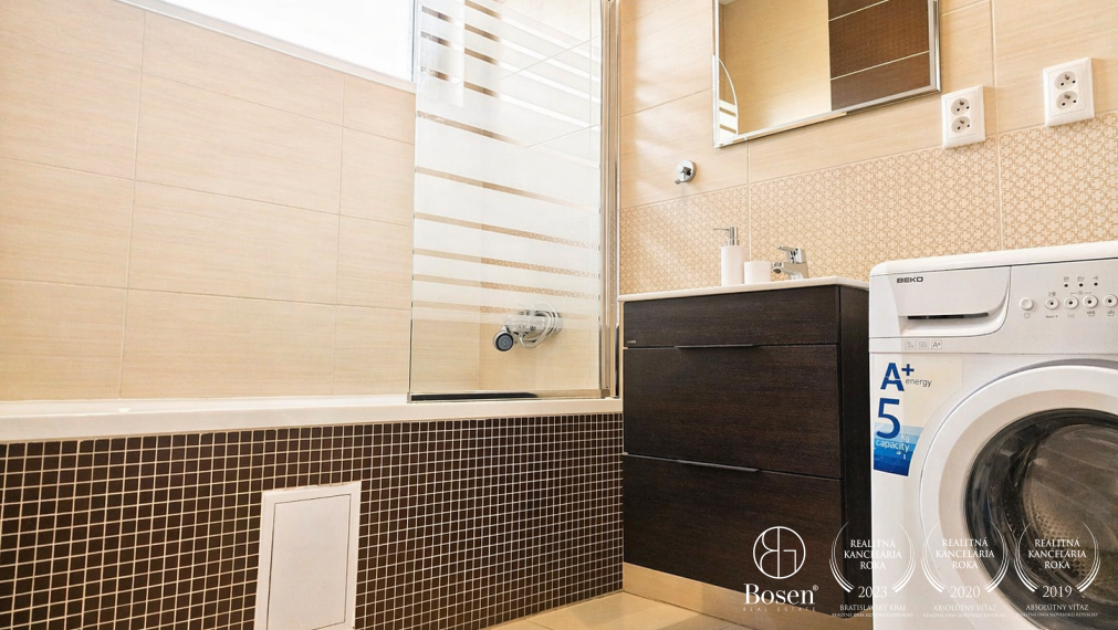 BOSEN | Na prenájom moderný, úplne zariadený 3 izbový byt pri termálnom kúpalisku