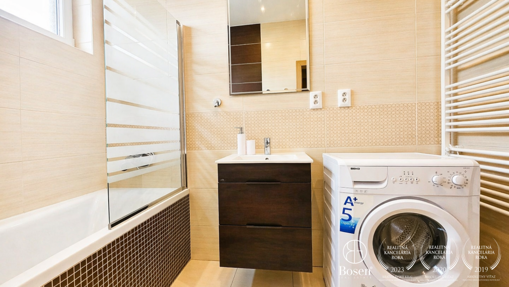 BOSEN | Na prenájom moderný, úplne zariadený 3 izbový byt pri termálnom kúpalisku