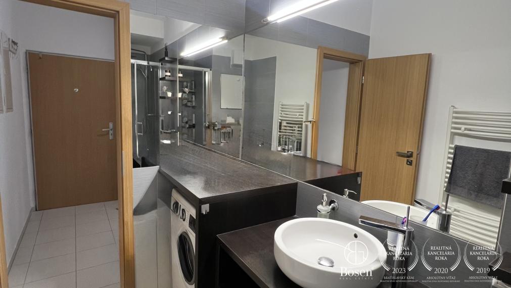 Prenájom 2-izbový byt s veľkou terasou a výhľadom na BA