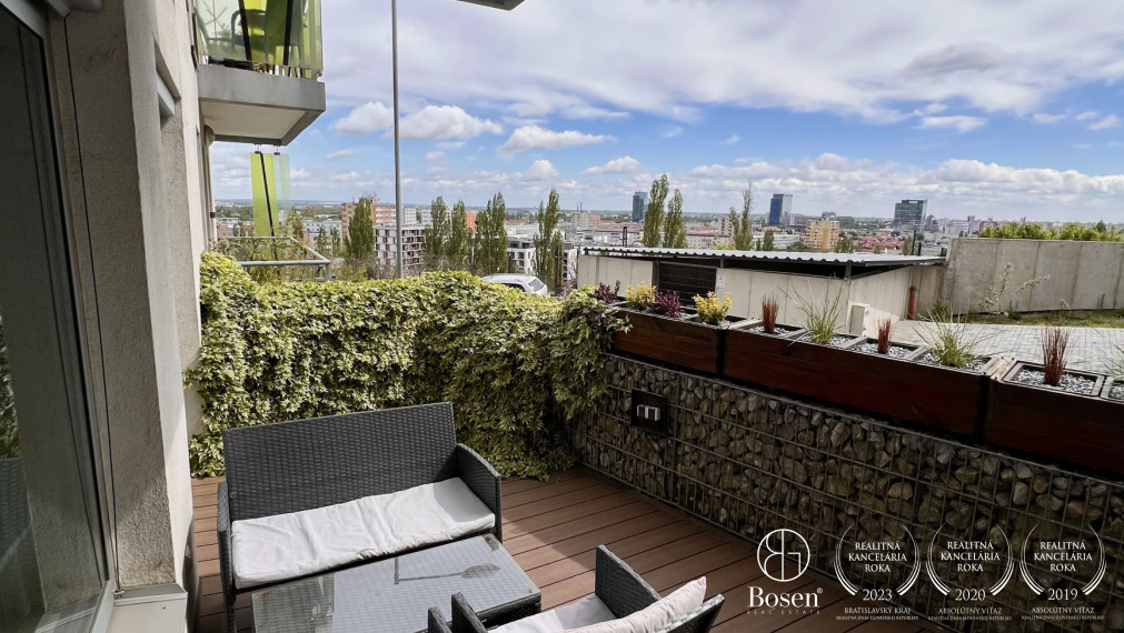 Prenájom 2-izbový byt s veľkou terasou a výhľadom na BA