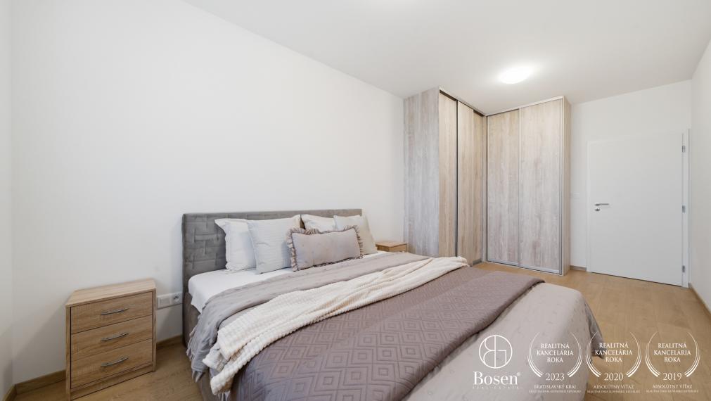 BOSEN |Nový, zariadený 2-izbový byt s parkovaním, Dukelská ulica – Bernolákovo