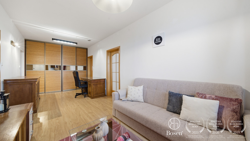 BOSEN | Priestranný 3-izbový byt s loggiou a pivnicou v Ružinove pri OC Retro, 73m².