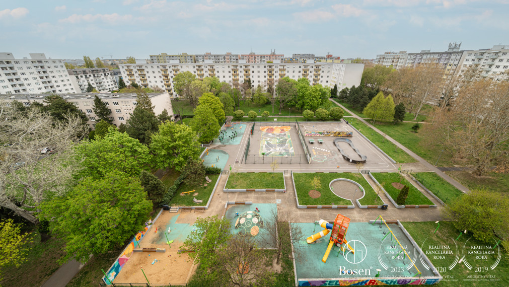 BOSEN | Priestranný 3-izbový byt s loggiou a pivnicou v Ružinove pri OC Retro, 73m².