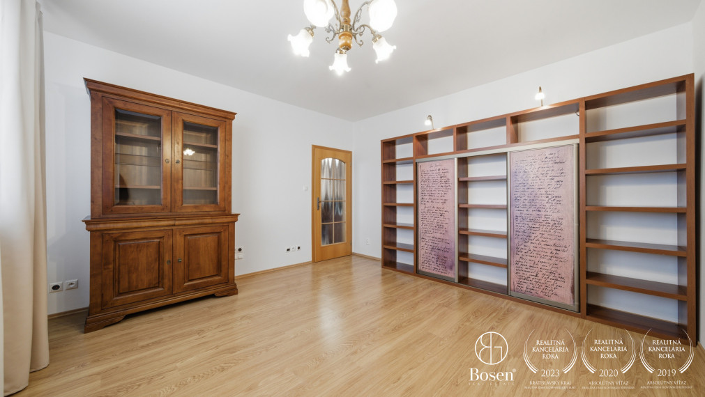 BOSEN | Priestranný 3-izbový byt s loggiou a pivnicou v Ružinove pri OC Retro, 73m².