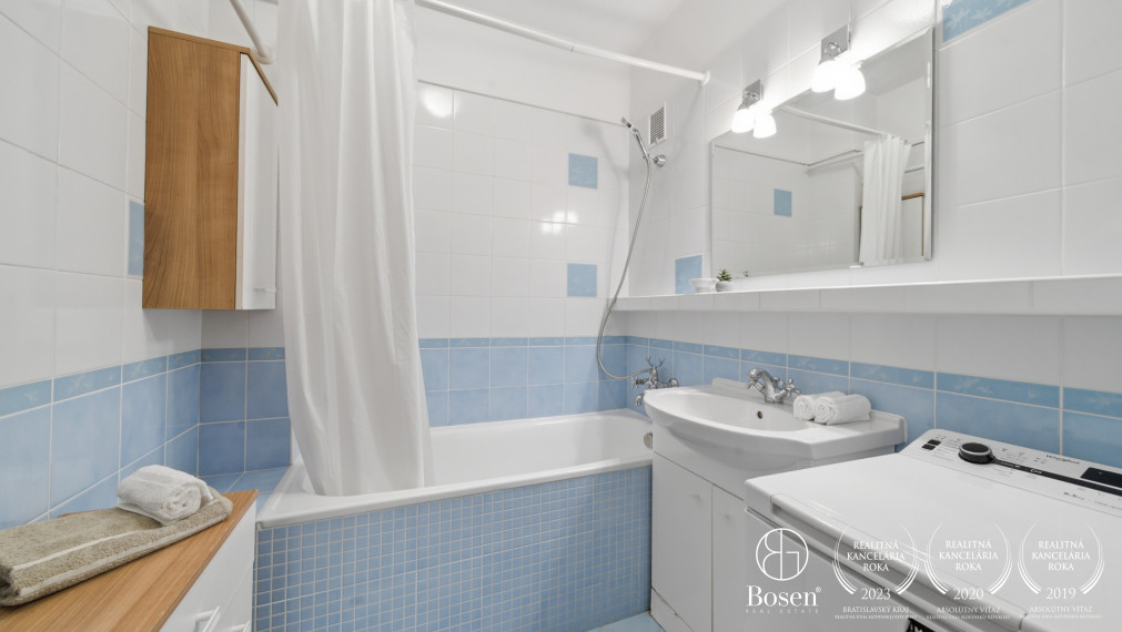 BOSEN | Priestranný 3-izbový byt s loggiou a pivnicou v Ružinove pri OC Retro, 73m².