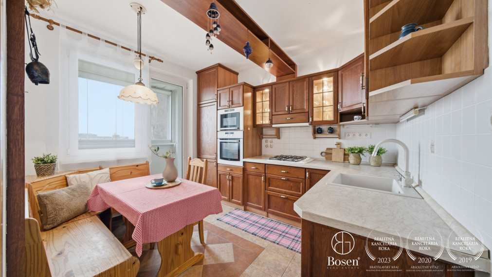 BOSEN | Priestranný 3-izbový byt s loggiou a pivnicou v Ružinove pri OC Retro, 73m².