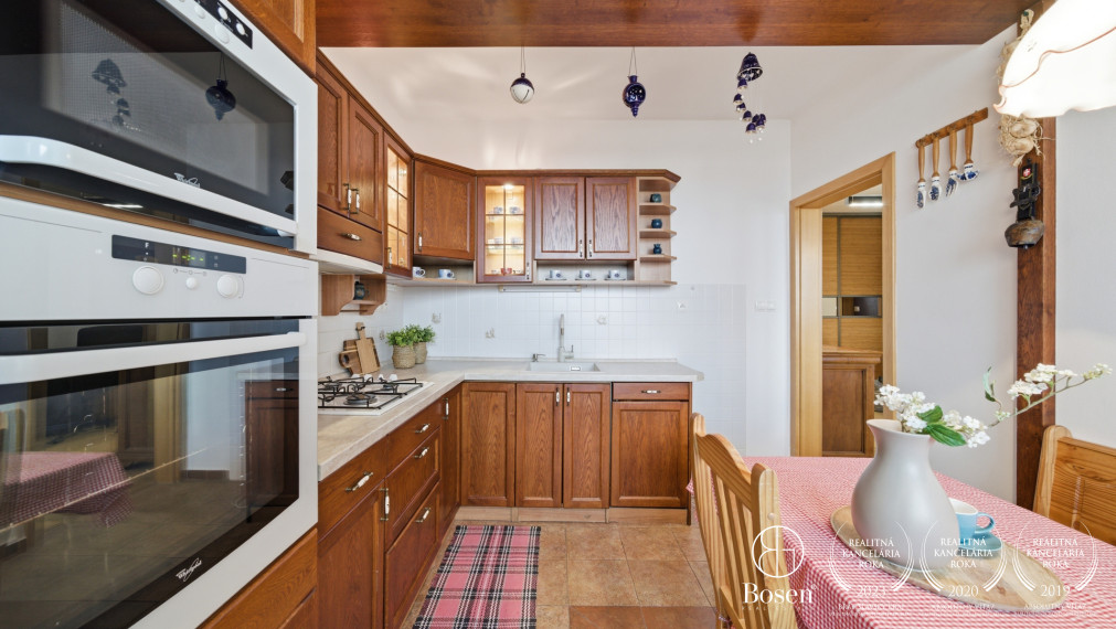 BOSEN | Priestranný 3-izbový byt s loggiou a pivnicou v Ružinove pri OC Retro, 73m².