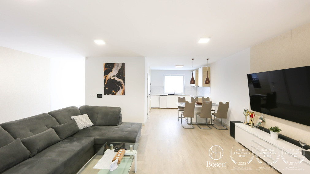 BOSEN | Krásna novostavba s dvojgarážou a tepelným čerpadlom