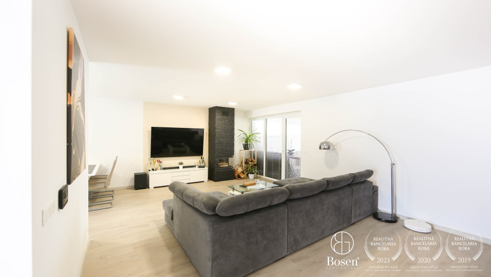 BOSEN | Krásna novostavba s dvojgarážou a tepelným čerpadlom