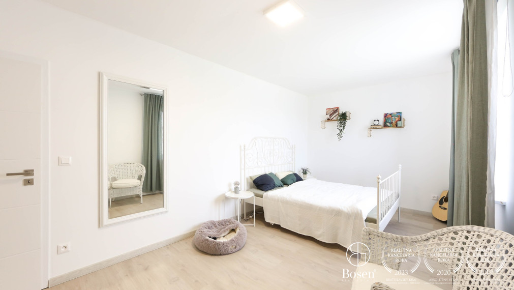 BOSEN | Krásna novostavba s dvojgarážou a tepelným čerpadlom