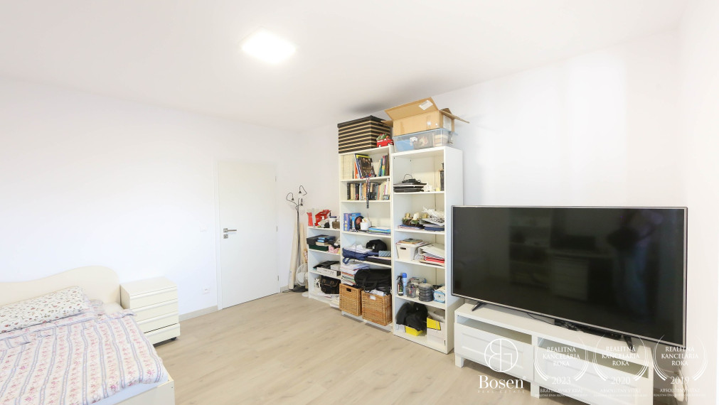 BOSEN | Krásna novostavba s dvojgarážou a tepelným čerpadlom