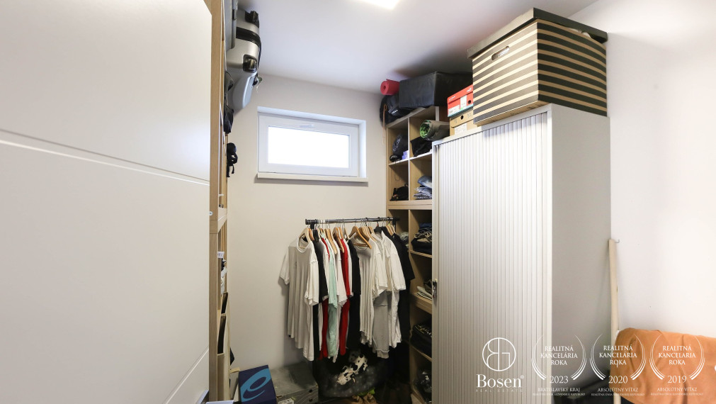 BOSEN | Krásna novostavba s dvojgarážou a tepelným čerpadlom