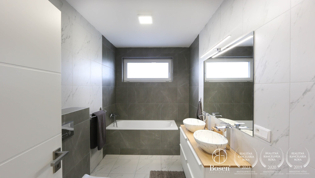 BOSEN | Krásna novostavba s dvojgarážou a tepelným čerpadlom