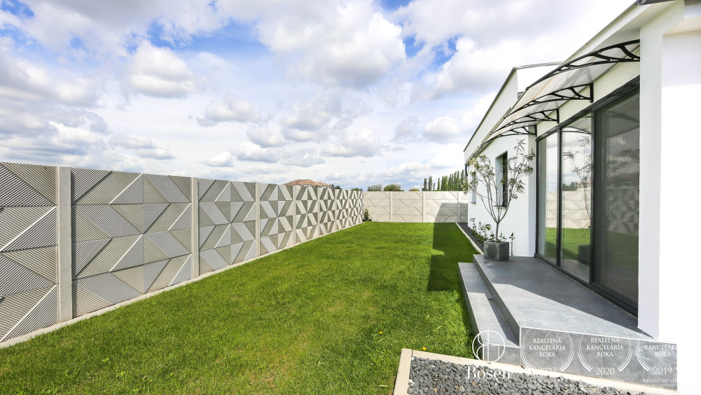 BOSEN | Krásna novostavba s dvojgarážou a tepelným čerpadlom
