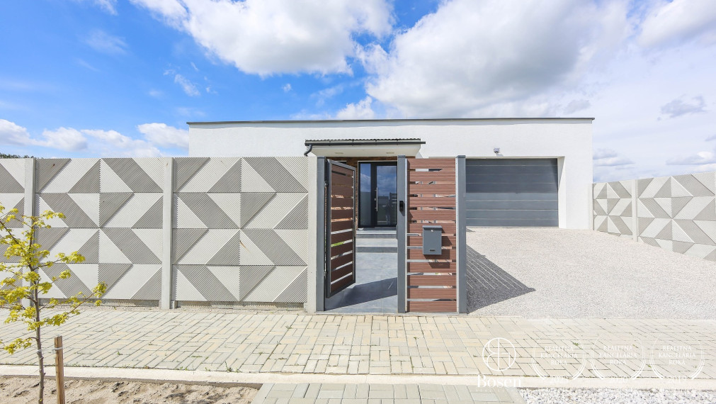 BOSEN | Krásna novostavba s dvojgarážou a tepelným čerpadlom