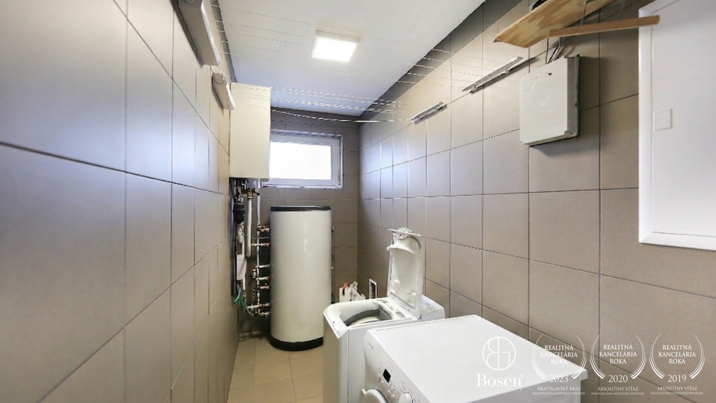 BOSEN | Krásna novostavba s dvojgarážou a tepelným čerpadlom