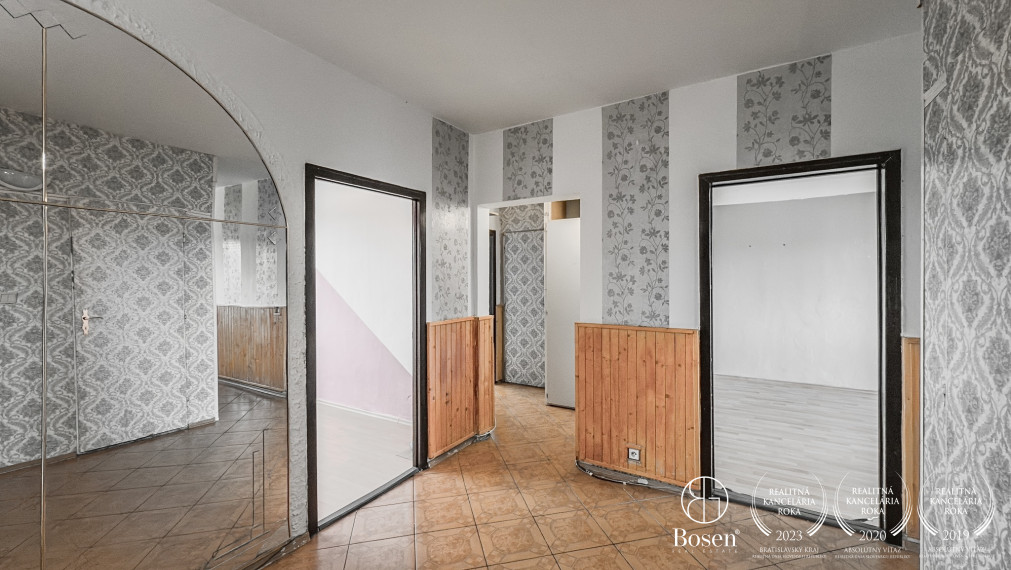 BOSEN | 4izbový byt s loggiou v meste Fiľakovo, 82m2.