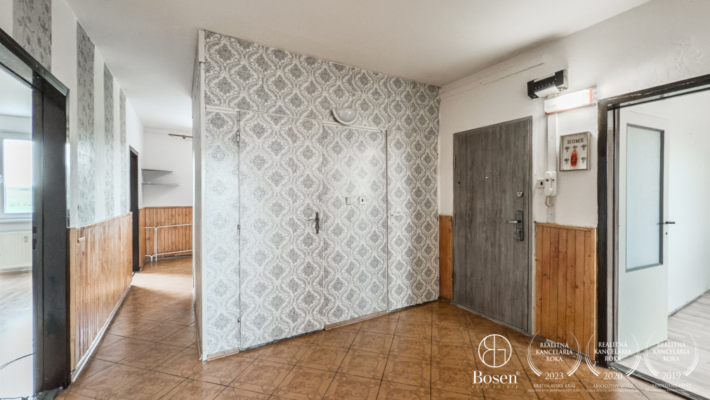 BOSEN | 4izbový byt s loggiou v meste Fiľakovo, 82m2.