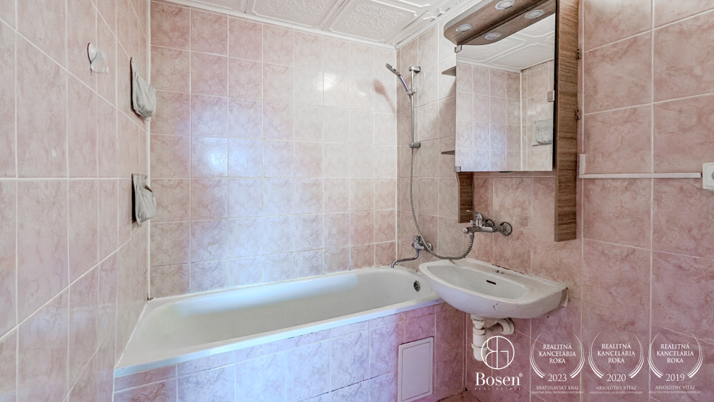 BOSEN | 4izbový byt s loggiou v meste Fiľakovo, 82m2.