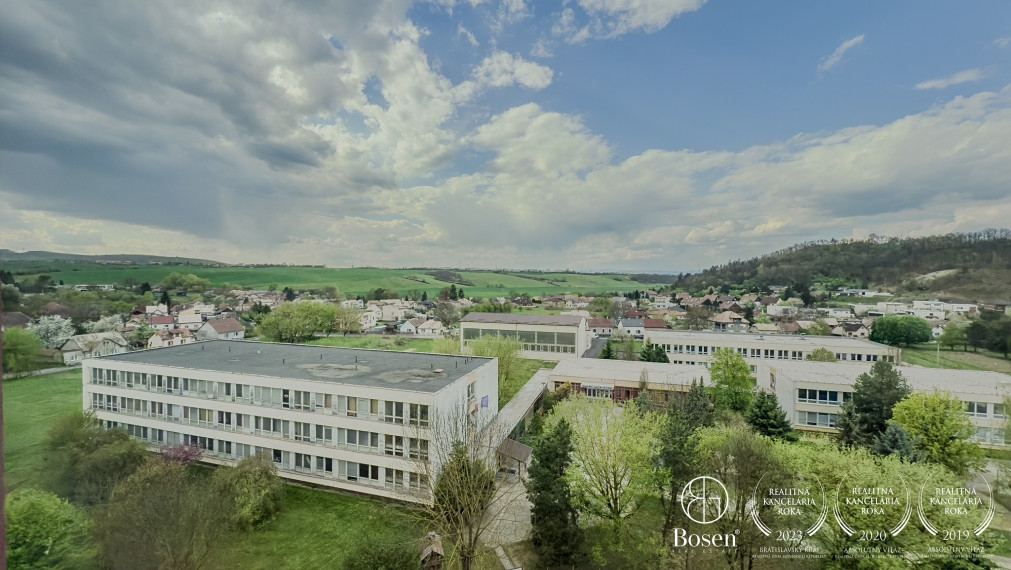 BOSEN | 4izbový byt s loggiou v meste Fiľakovo, 82m2.