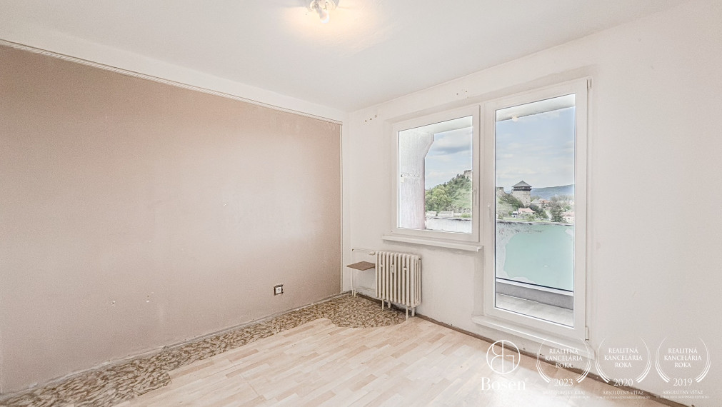 BOSEN | 4izbový byt s loggiou v meste Fiľakovo, 82m2.