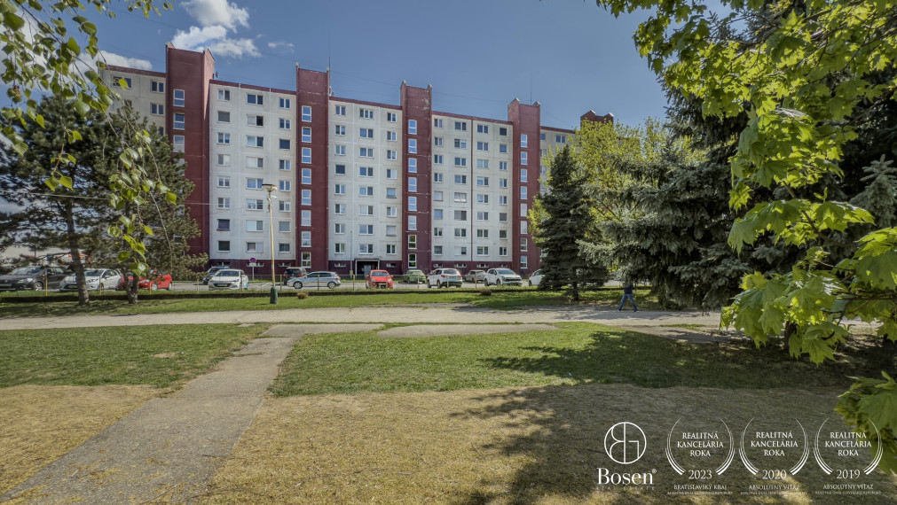 BOSEN | 4izbový byt s loggiou v meste Fiľakovo, 82m2.