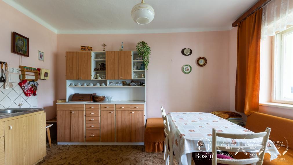 BOSEN | Rodinný dom v tichej ulici, Veľké Chyndice