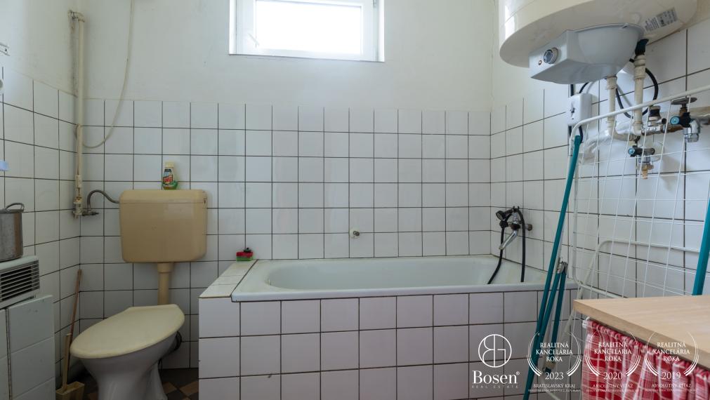 BOSEN | Rodinný dom v tichej ulici, Veľké Chyndice