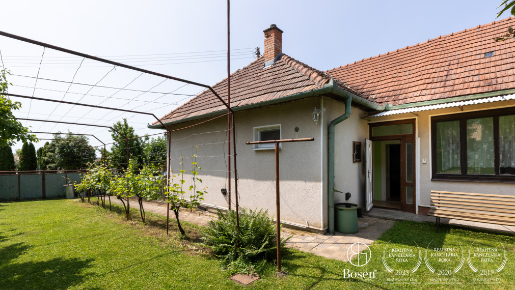 BOSEN | Rodinný dom v tichej ulici, Veľké Chyndice