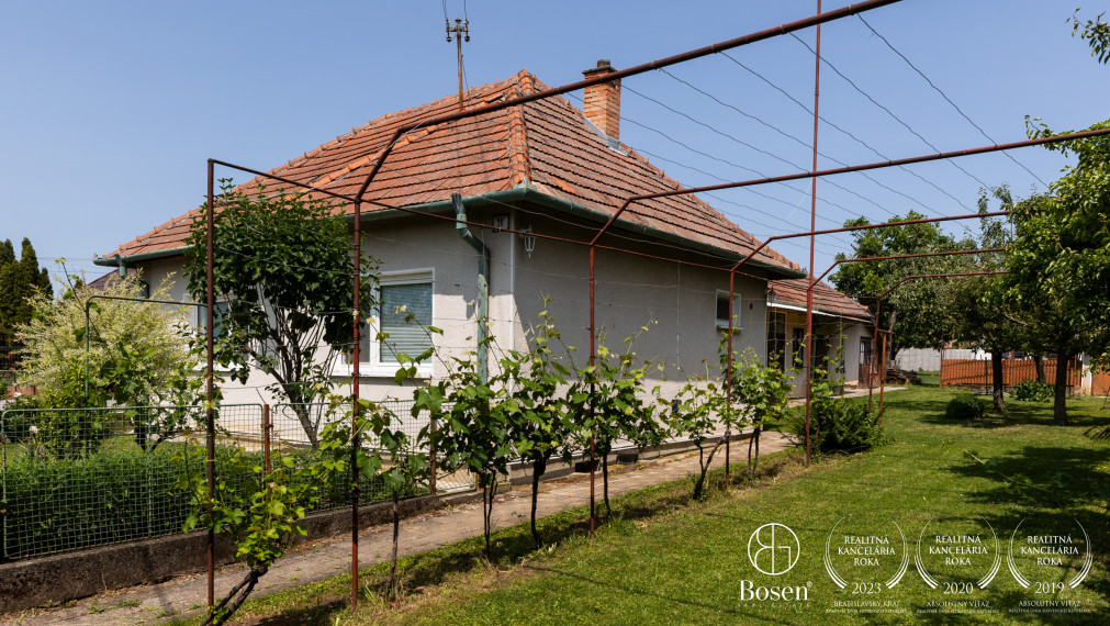 BOSEN | Rodinný dom v tichej ulici, Veľké Chyndice