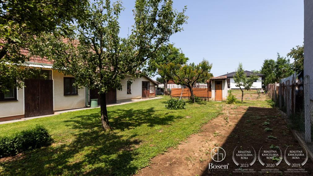 BOSEN | Rodinný dom v tichej ulici, Veľké Chyndice